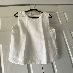 Cut-loose sleeveless White Linen Top